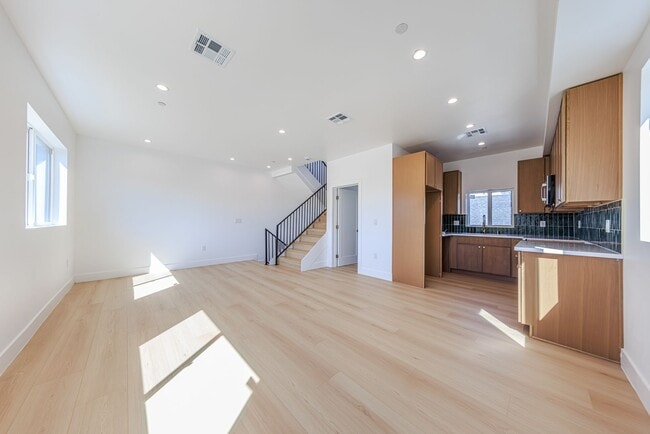 Building Photo - 2424 Westview Dr.