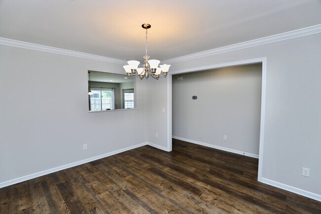 Building Photo - 3680 Moseley Dr