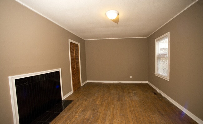 Building Photo - Available 12/29/25 with a Move- In- Special! -Charming 3 Bedroom Home.