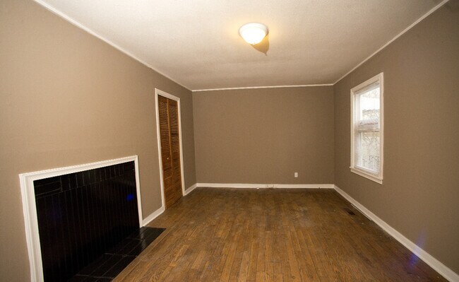 Building Photo - Coming Soon-1/3/2026-Charming 3 Bedroom Home **MOVE IN SPECIAL**