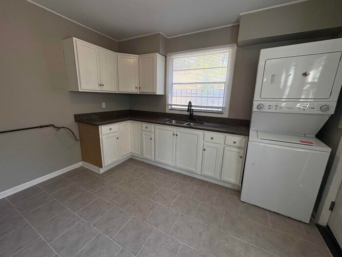 Building Photo - 4409 Ave I