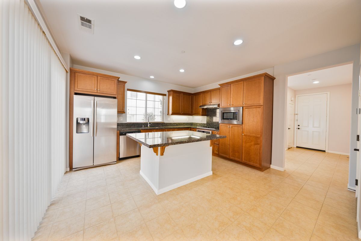 Building Photo - 372 Cardinal Ln