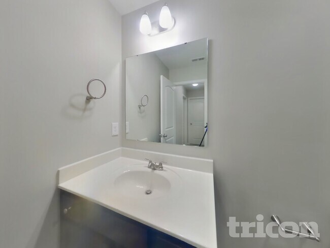 Building Photo - 115 Clove Hitch Dr