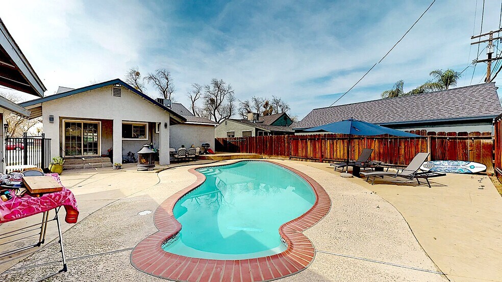 Building Photo - 204 N Santa Ana Ave