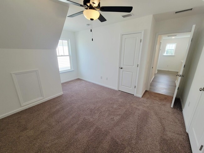 Building Photo - 1367 Landon Hills Dr