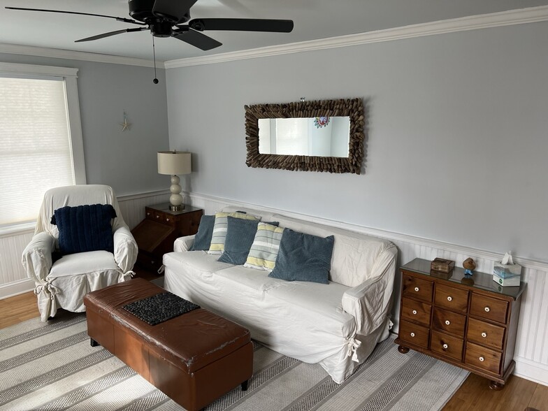 Living Room - 130 Union Ave