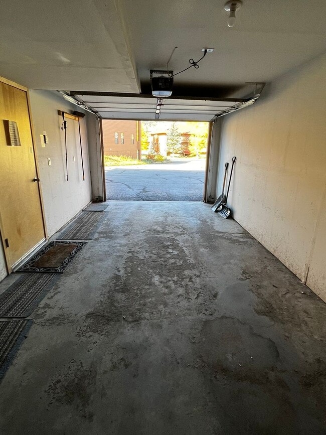 Building Photo - Long Term Rental- Lagoon Townhomes 737D
