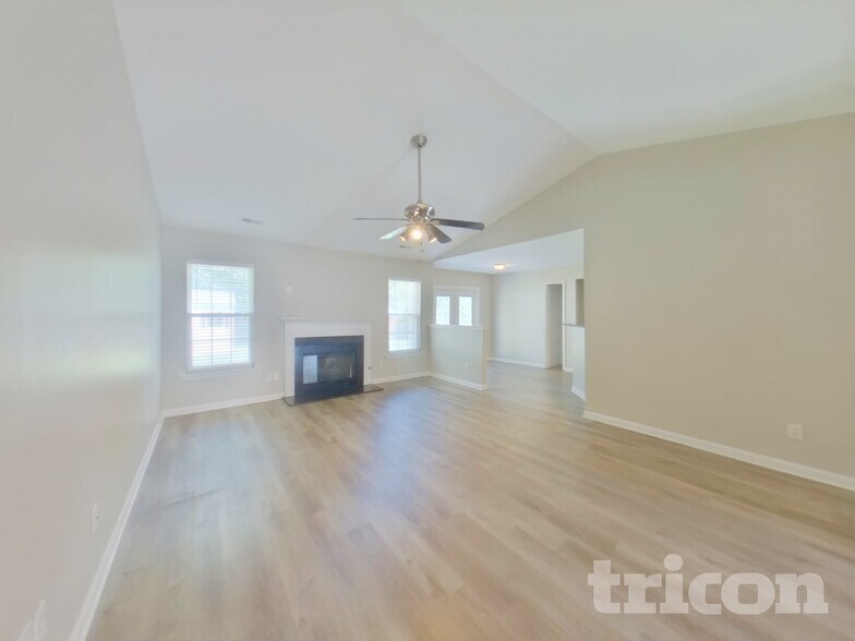 Building Photo - 633 Thornbird Cir