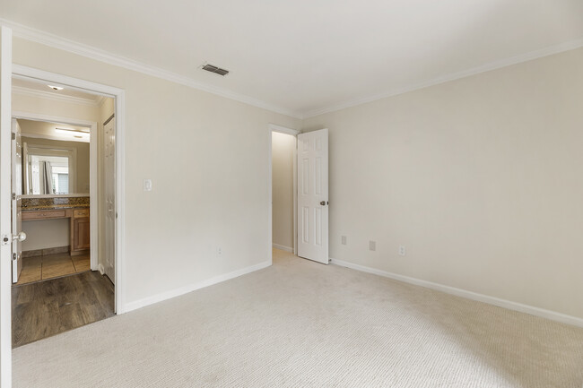 Building Photo - 210 Granville Ct