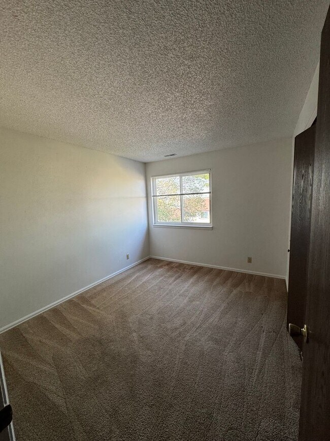 Building Photo - 814 Tenderfoot Hill Rd