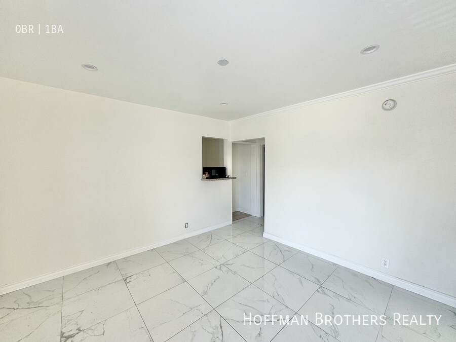 Building Photo - 1209 S La Cienega Blvd