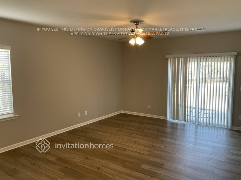 Building Photo - 520 Almere Dr