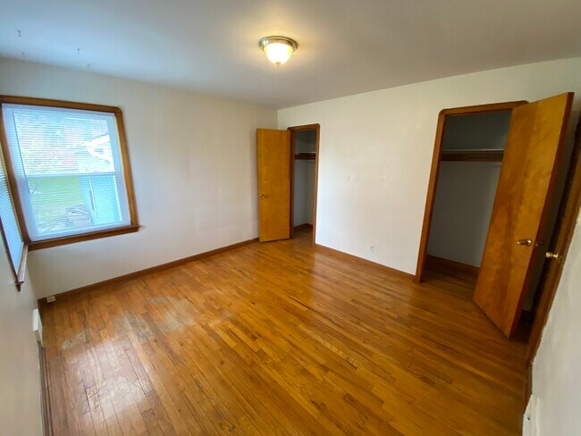Building Photo - 141 E Sprague Rd