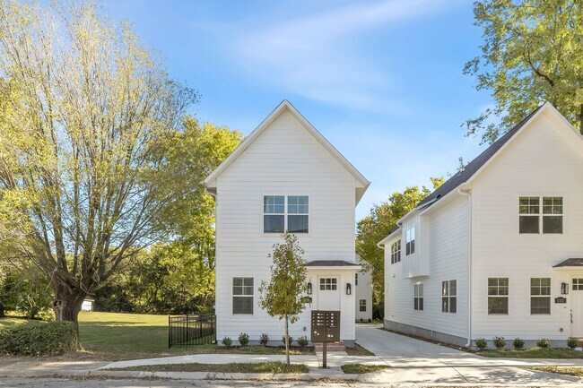 Building Photo - 1337 Van Buren Ave