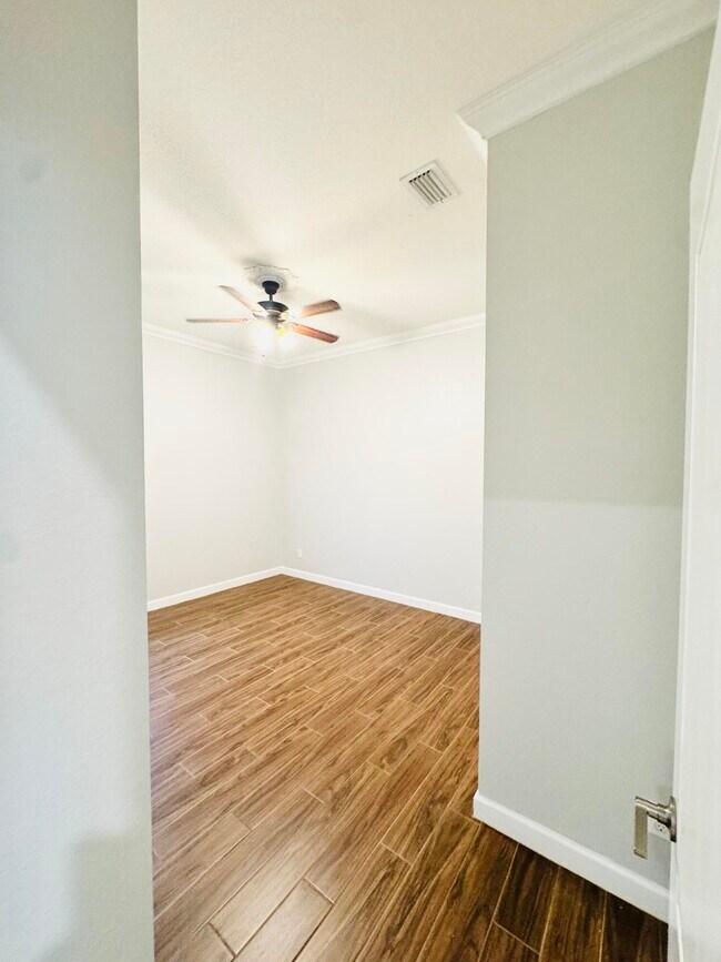 Building Photo - 1807 Berkshire Cir SW