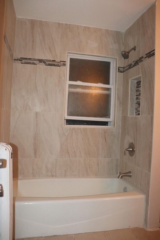 Building Photo - 28 Beechwood Pl