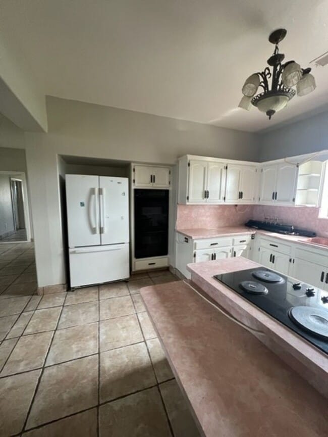 Building Photo - Farm house with room