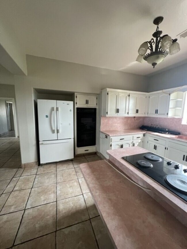 Building Photo - Farm house with room MOVE IN SPECIAL