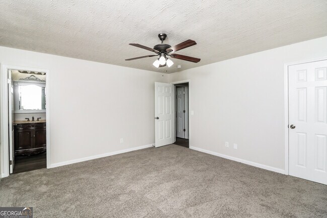 Building Photo - 3521 Stone Ridge Dr