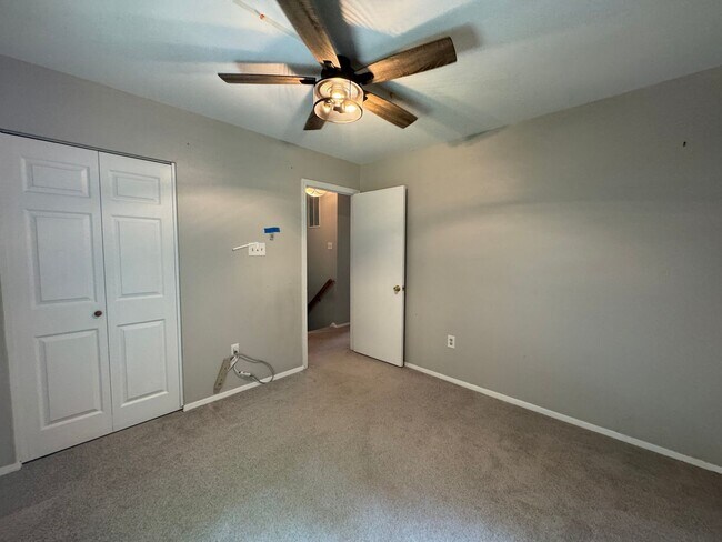 Building Photo - Lovely 4 Bed 3.5 Bath On Single Family Hom...