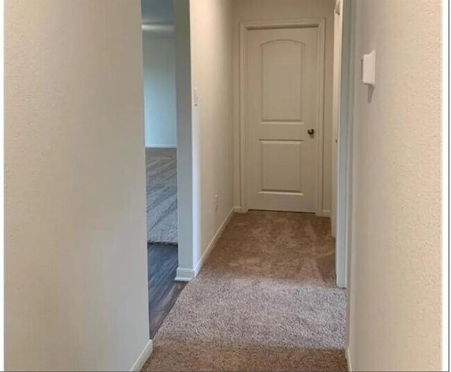 Building Photo - 213 Cres Park Dr