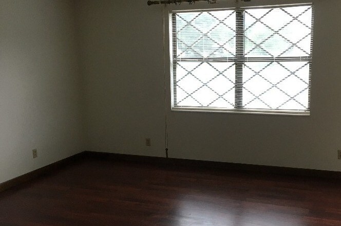Living Room - 507 E Cottage Ave