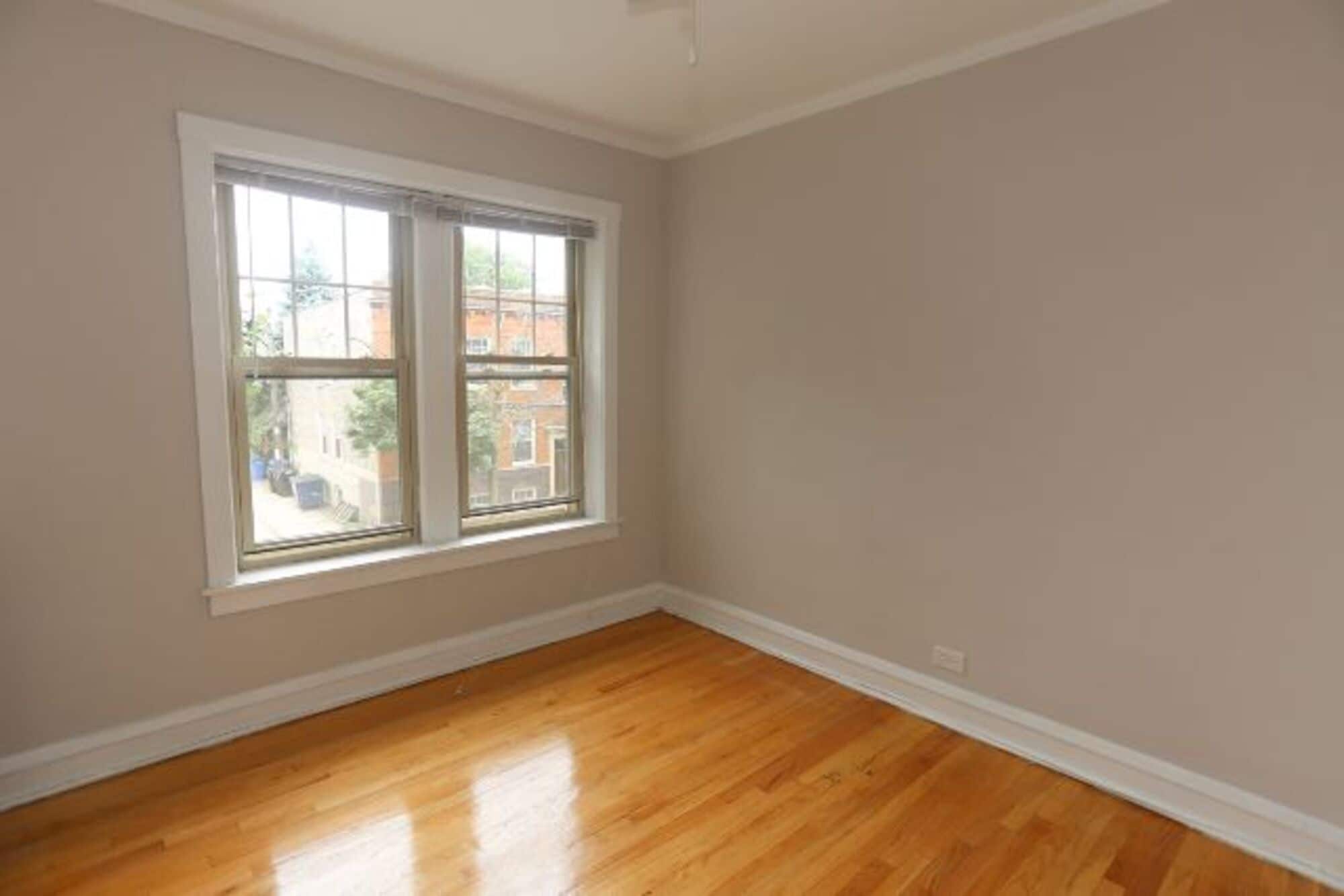 Building Photo - 2220 W Ainslie St