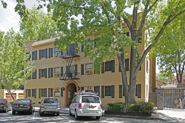817 25th St - Senator Place Apartments