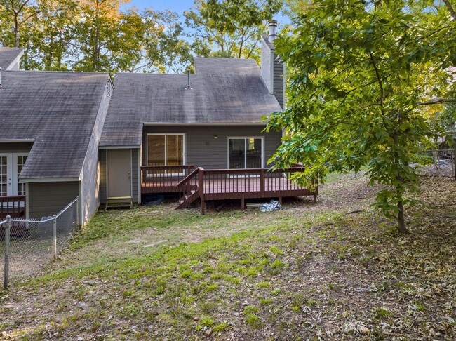 Building Photo - Newly Updated 2 Bedroom, 2 Bath Duplex nea...