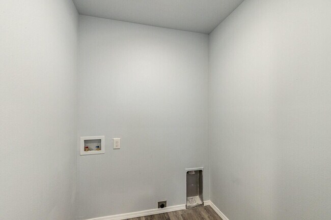 Building Photo - 1104 N Englewood Ave