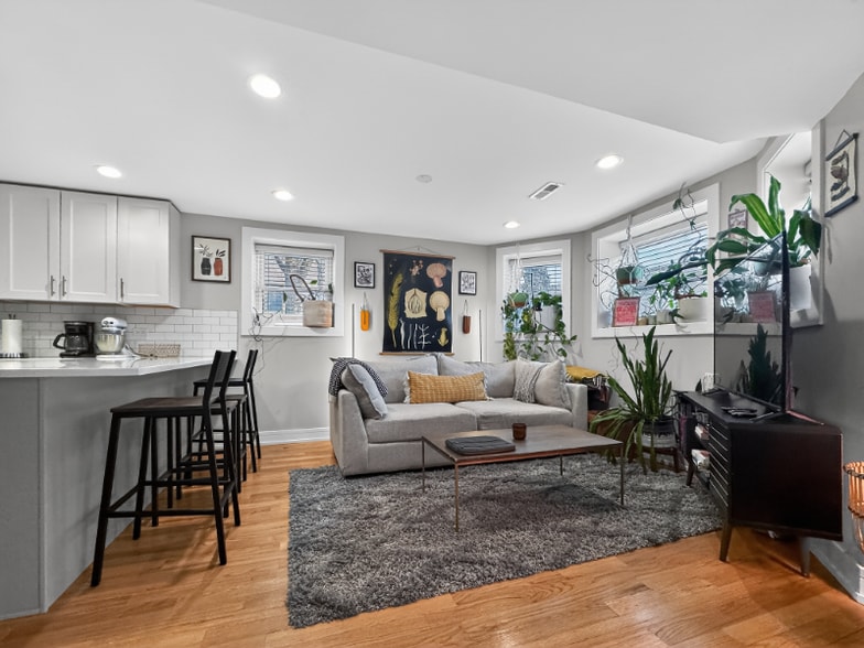 Building Photo - 3534 W Wrightwood Ave