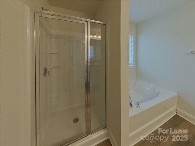 Building Photo - 176 Queenshall Rd