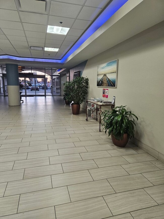 Building Photo - 1 BEDROOM 1 BATH CONDO