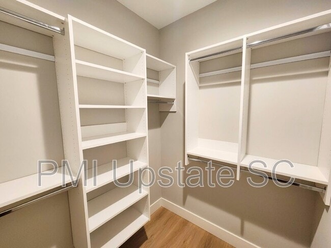 Building Photo - 6 Dean St