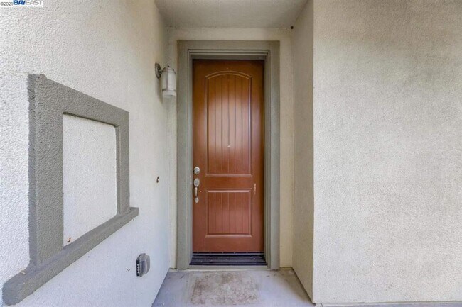 Building Photo - 18517 Admiral Way