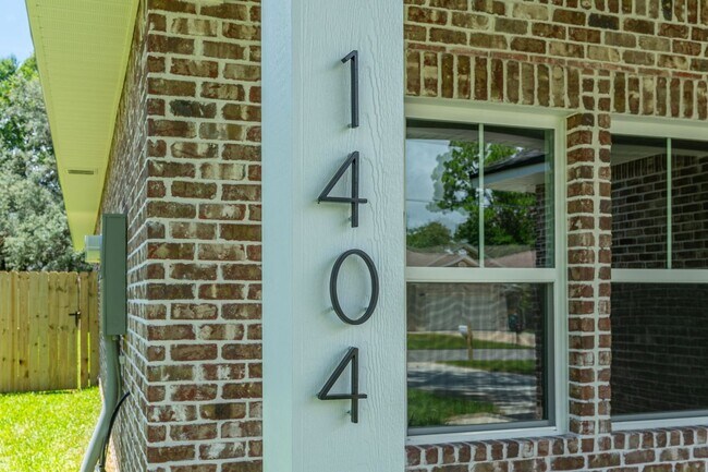 Building Photo - 4 Bedroom In Niceville!