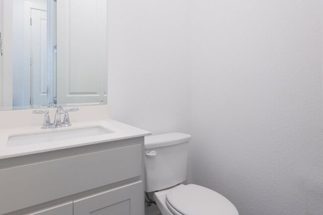 Building Photo - 124 Rosebush Dr