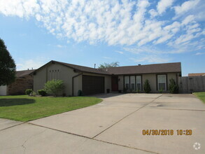 Building Photo - Wonderful home located in Eisenhower Village.