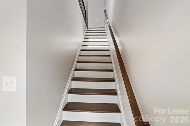 Building Photo - 523 Sedgefield Park Dr