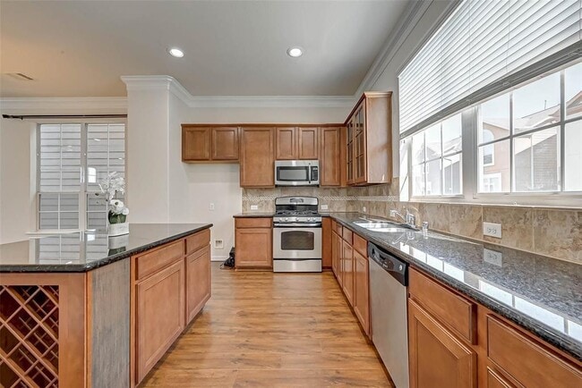 Building Photo - 3216 Clearview Cir