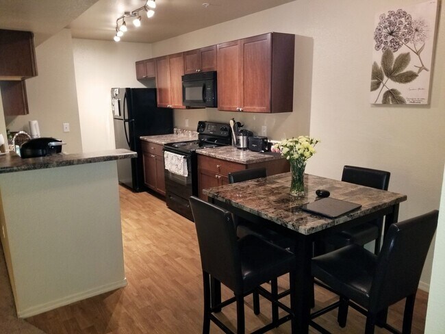 Building Photo - 2bd/2ba West-Flagstaff Condo! - Near NAU/CCC! On NAU Bus Route! Students & Pets OK!!! Avail. July...