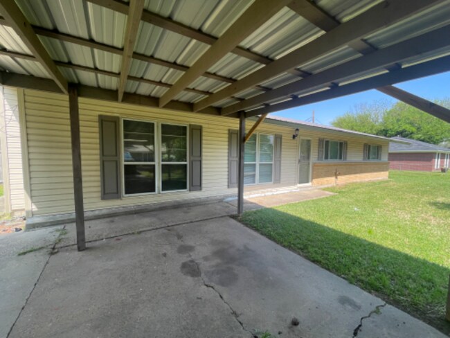 Building Photo - 219 Sterlington Dr