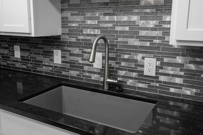 Building Photo - 7337 Collister Rd