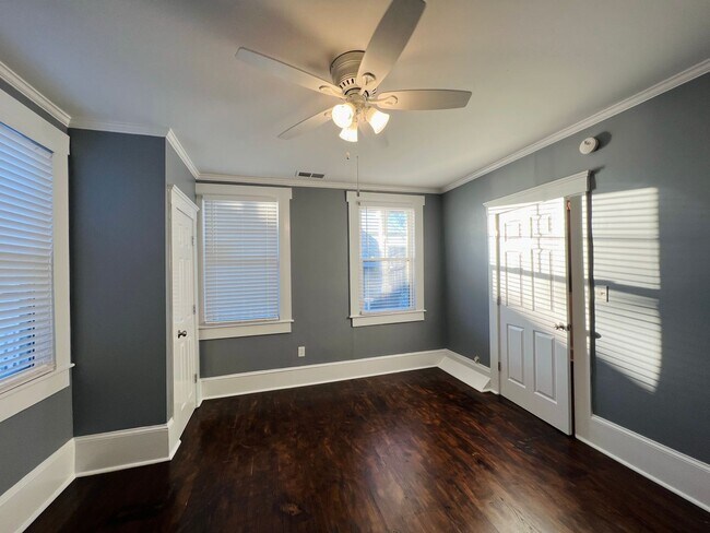Building Photo - Beautifully refinished home!