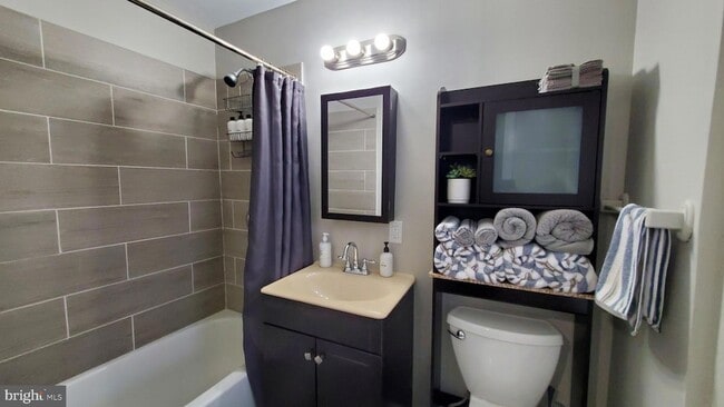 Building Photo - 244 S Exeter St