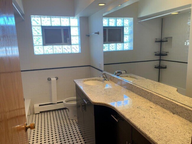 Building Photo - 6217 W Huntington St