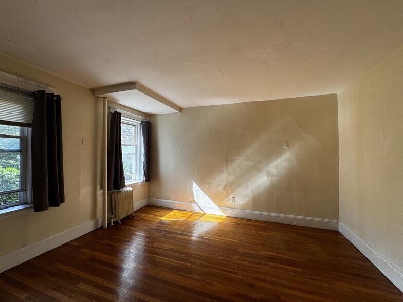 Building Photo - 6 Agassiz St
