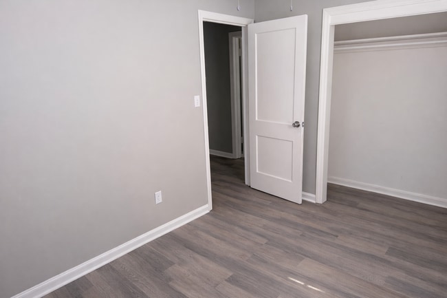 Building Photo - Cute Two Bedroom near KU Medical Center