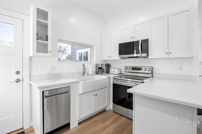 Building Photo - Simple Living, Beautifully Done