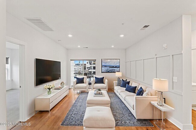 Building Photo - 827 Stiller Ln